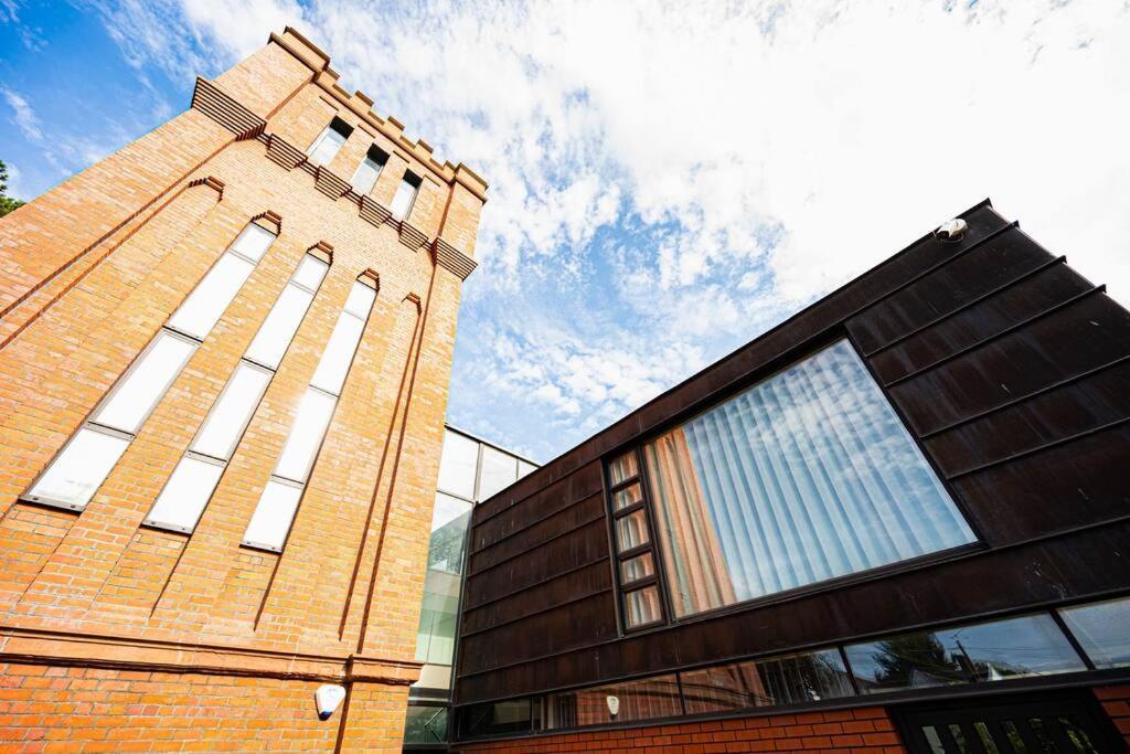 カーディフ Luxury Water Tower I Roof Bar I Cinemaヴィラ エクステリア 写真