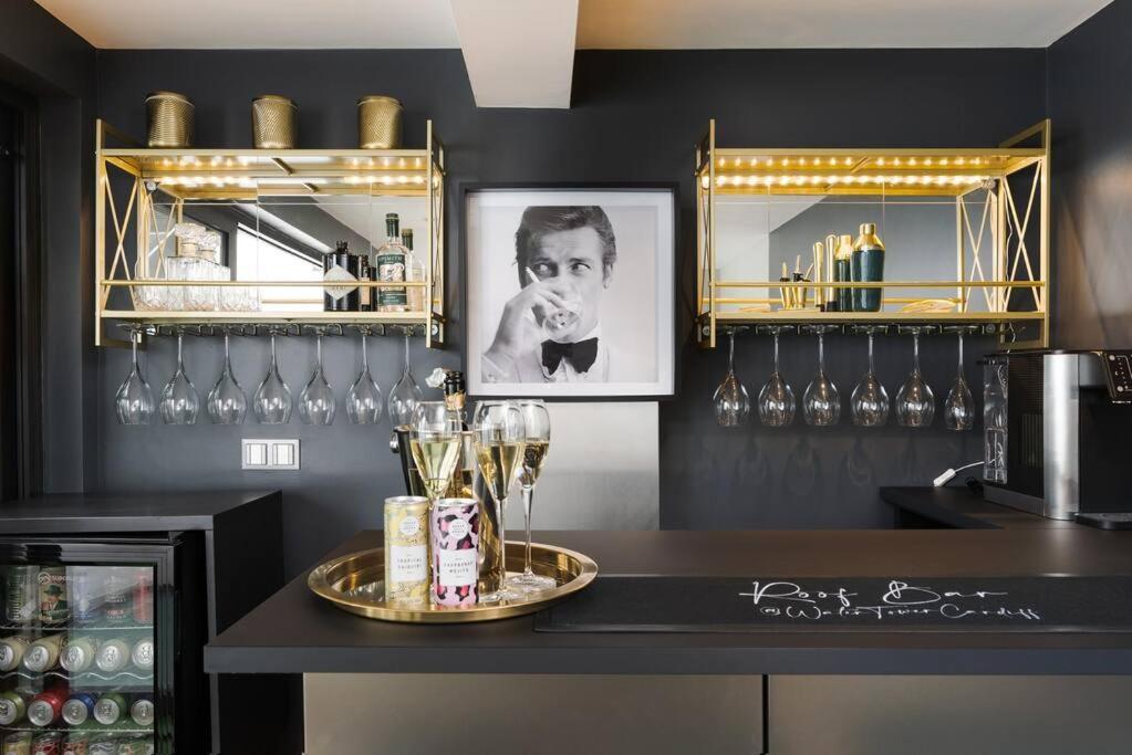カーディフ Luxury Water Tower I Roof Bar I Cinemaヴィラ エクステリア 写真